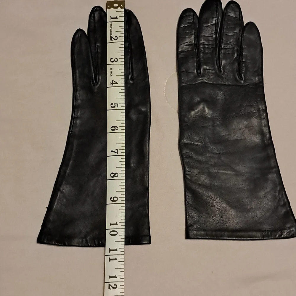 Fownes Women Black Leather Gloves with 100% Silk Lining Fitted Elegant Driving - Picture 8 of 9